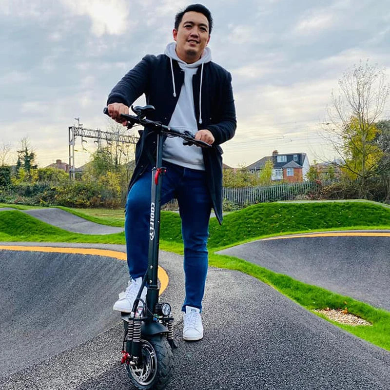 Foldable Dual Motor 2000W Electric Scooter Long Range