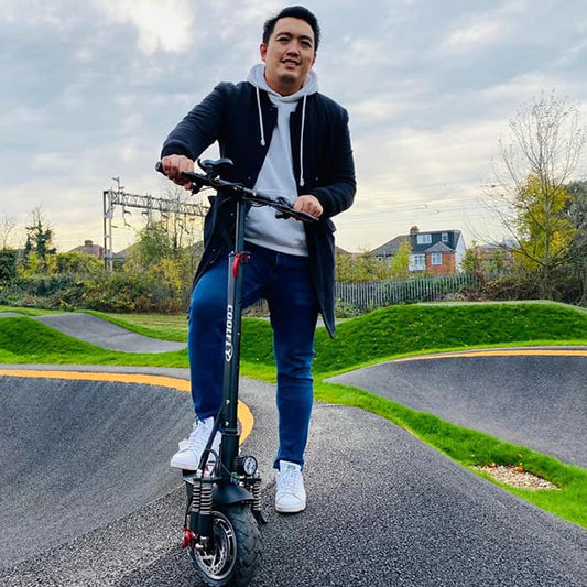 Foldable Dual Motor 2000W Electric Scooter Long Range